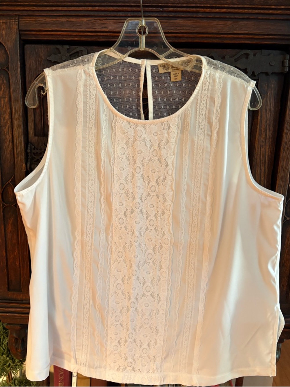 American Vintage: XL, Sleeveless Lace-Front Blouse in Cream